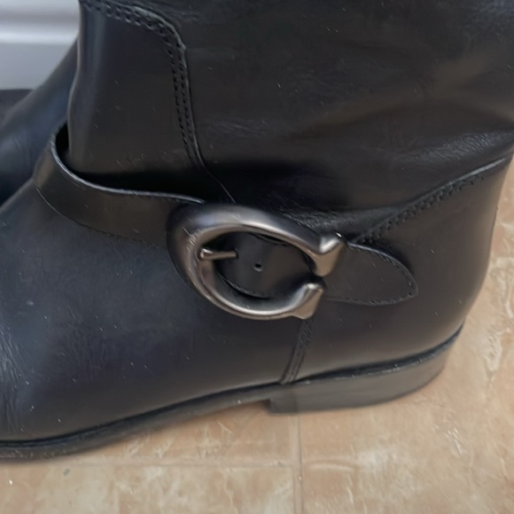 Beautiful and comfortable Coach boots - Picture 2 of 4